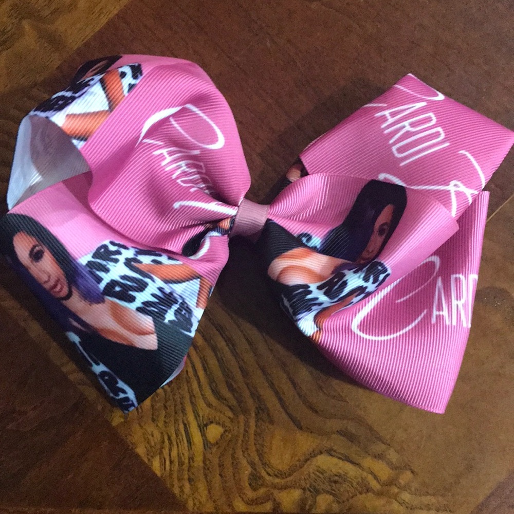 cardi b bow😍